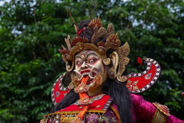 Ogoh-ogoh Bali, Endonezya. Ogoh-ogoh gerçekleşir Nyepi gün arifesinde Bali, Endonezya Ngrupuk gösteri için inşa heykelleri vardır. Sessizlik gün tarafından işaretlenmiş bir Hindu tatil.
