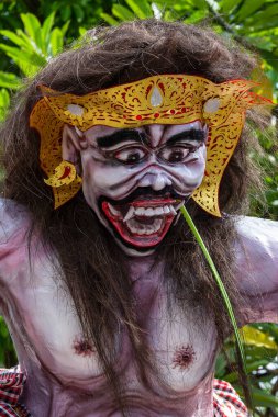 Ogoh-ogoh Bali, Endonezya. Ogoh-ogoh gerçekleşir Nyepi gün arifesinde Bali, Endonezya Ngrupuk gösteri için inşa heykelleri vardır. Sessizlik gün tarafından işaretlenmiş bir Hindu tatil.