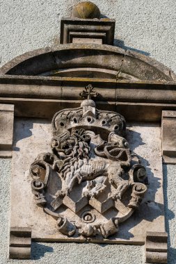 Ukrayna 'nın Batı Ukrayna, Avrupa' daki tarihi binalardan oluşan taş duvarın mimari detayları.