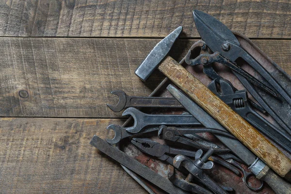 Vintage Tools Displayed Old Metal Tray Wooden Board Background Close — Fotografia de Stock