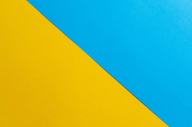 Doku veya arka plan için mavi ve sarı renkli kağıtlar. Yumuşak kağıt arkaplan renkli, üst görünüm, kopyalama alanı