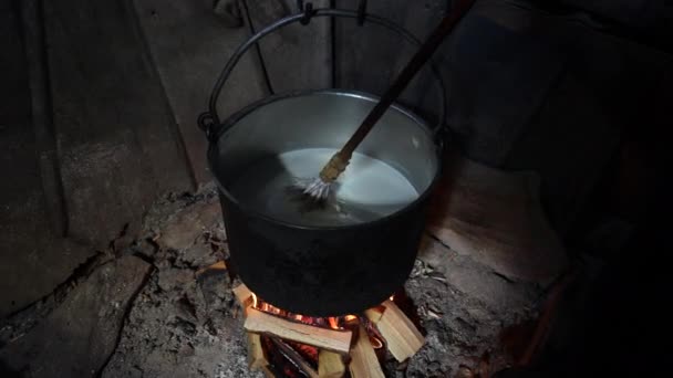 Making Organic Sheep Cheese Wooden Mountain Carpathian Cheese Factory Boiling — Wideo stockowe