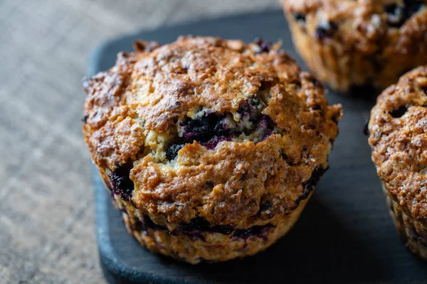Delicious Muffins Blueberries Wooden Table Close Sweet Pastries Board Fresh — Foto de Stock