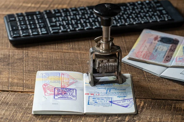 Иммиграционный Паспортный Контроль Аэропорту Пограничный Контроль Штамп Заграничном Паспорте Закрыть — стоковое фото