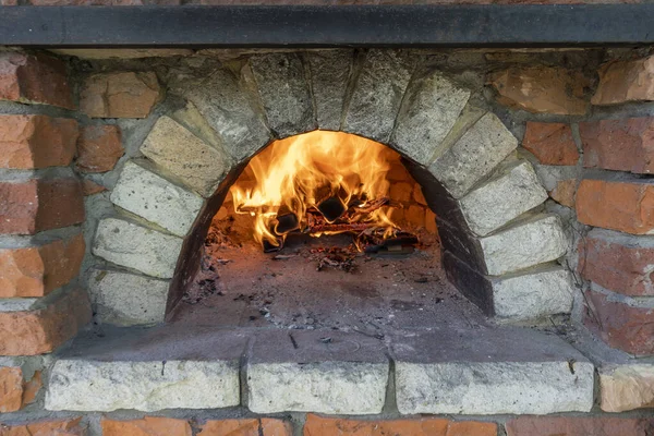 Backofen Zum Kochen Brennendes Feuer Steinofen Aus Nächster Nähe — Stockfoto