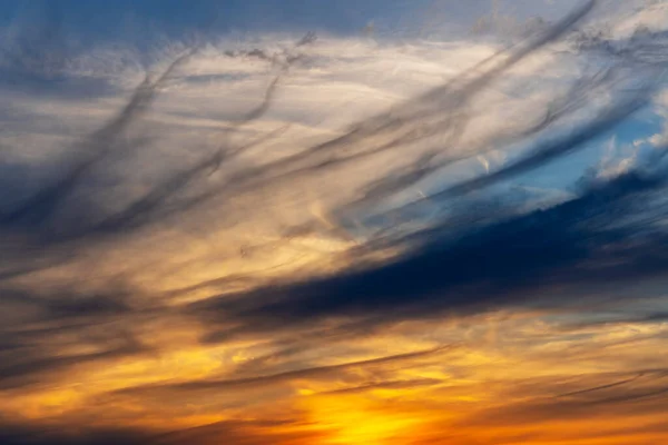 Приголомшливе Красиве Сонце Блакитне Небо Різнокольоровими Хмарами Хмарне Небо Кольори — стокове фото