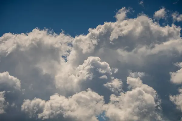 Naturligt Dagsljus Och Vita Moln Flyter Blå Himmel Solig Dag — Stockfoto