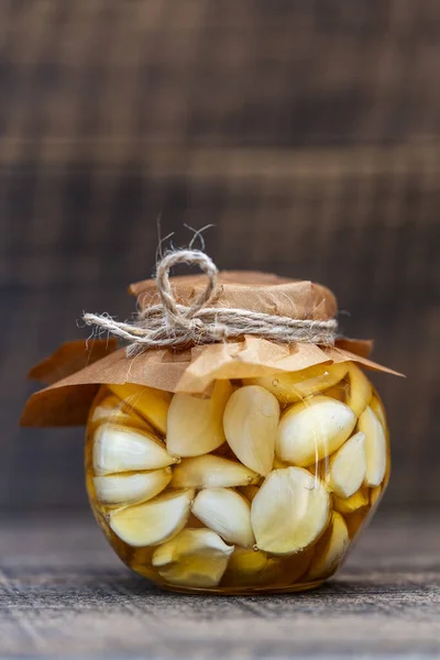 Scheiben Geschnittene Knoblauchzehen Honig Glas Aus Nächster Nähe Honig Durchdrungener — Stockfoto
