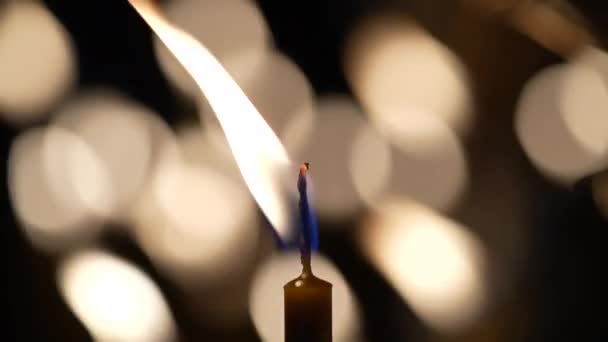 Brûler Des Bougies Cire Église Dans Chandelier Fermer Concept Religion — Video