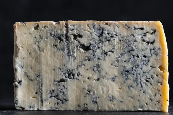 Piece Blue Cheese Dark Background Close — Stock Photo, Image