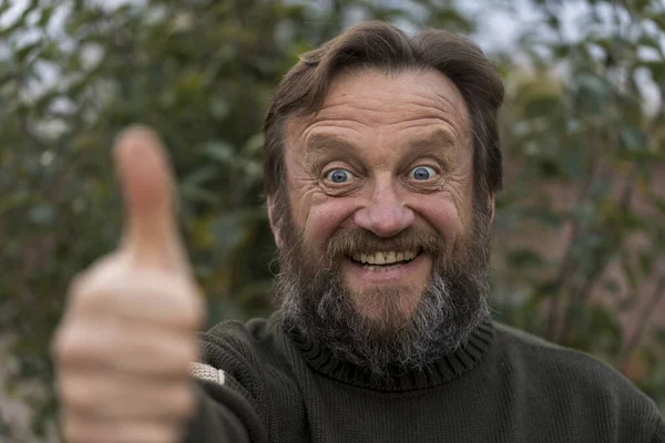 Portrait Cheerful Optimist Senior Man Looking Camera Thum Elderly Bearded — Stock Photo, Image
