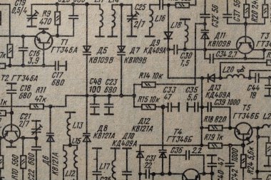 Eski radyo devresi eski kağıt elektrik şemasına eğitim, elektrik endüstrisi ve onarım için arka plan olarak basılmış. SSCB 'den elektrik telsiz şeması, kapatın.