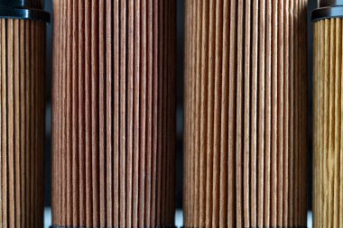 Arka plandaki motorlu araç için hava filtreleri, kapatın. Eski arabalar için oto yedek parça aksesuarları