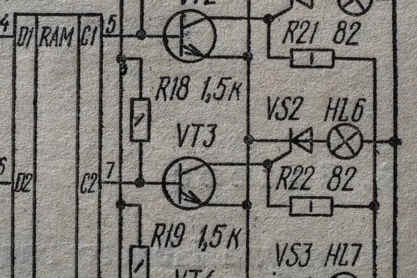 電気産業 修理の背景としてヴィンテージ紙電気図に印刷された古いラジオ回路 ソ連からの電気無線計画を閉鎖しろ — ストック写真