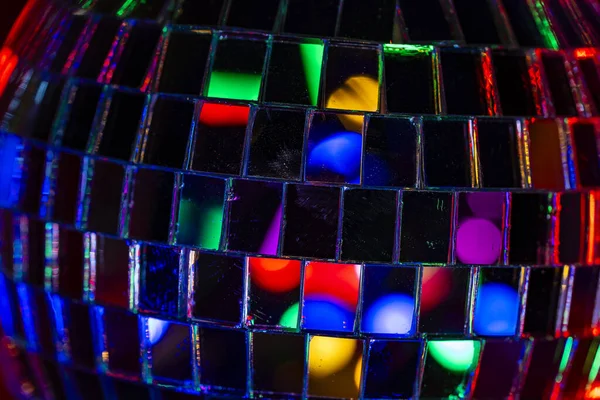 Brillante Bola Disco Espejo Brillante Que Refleja Luz Una Habitación — Foto de Stock