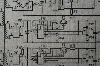 Eski radyo devresi eski kağıt elektrik şemasına eğitim, elektrik endüstrisi ve onarım için arka plan olarak basılmış. SSCB 'den elektrik telsiz şeması, kapatın.