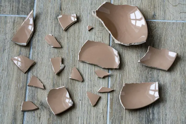 Broken Ceramic Beige Plate Floor Kitchen Close Shards Pieces Broken — Stock Photo, Image