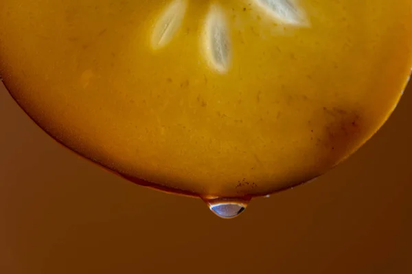 Slice Persimmon Juice Drops Orange Background Macro Photography Texture Fresh — Stock Photo, Image