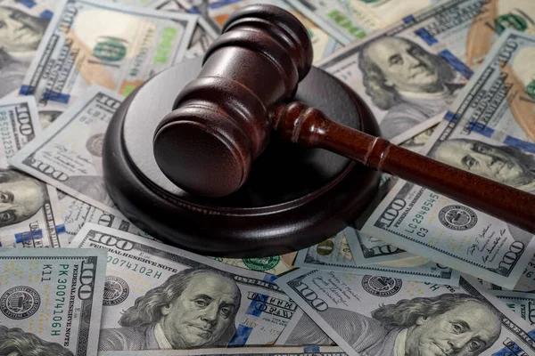 Wooden Judge Gavel Soundboard 100 Dollar Bills Background Close Finance — Stock Photo, Image