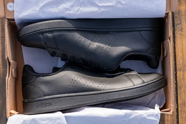 Kiev Ukraine Octobre 2023 Magnifiques Chaussures Neuves Adidas Full Black Photo De Stock