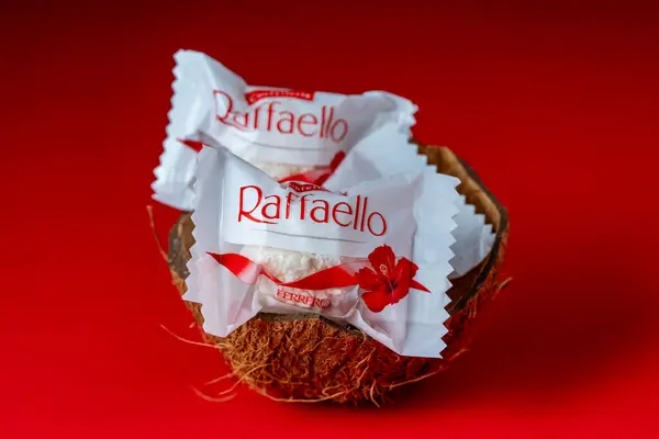 Kiev Ukraina Mar 2024 Ferrero Raffaello Premium Sötsaker Producerade Italienska Stockbild