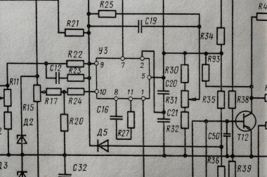 Eski radyo devresi, eski kağıt elektrik şemasına, eğitim ve elektrik endüstrisi için arka plan olarak basılmış. SSCB 'den elektrik telsiz şeması
