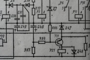 Eski radyo devresi, eski kağıt elektrik şemasına, eğitim ve elektrik endüstrisi için arka plan olarak basılmış. SSCB 'den elektrik telsiz şeması