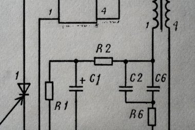 Eski radyo devresi, eski kağıt elektrik şemasına, eğitim ve elektrik endüstrisi için arka plan olarak basılmış. SSCB 'den elektrik telsiz şeması