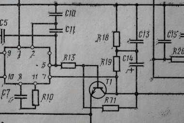 Eski radyo devresi, eski kağıt elektrik şemasına, eğitim ve elektrik endüstrisi için arka plan olarak basılmış. SSCB 'den elektrik telsiz şeması