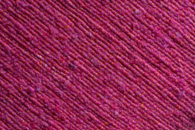 Doğal eko kumaşın pembe dokusu, yakın çekim. Kırmızı pürüzlü kumaşın arkaplanı