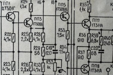 Eski radyo devresi, eski kağıt elektrik şemasına, eğitim ve elektrik endüstrisi için arka plan olarak basılmış. SSCB 'den elektrik telsiz şeması