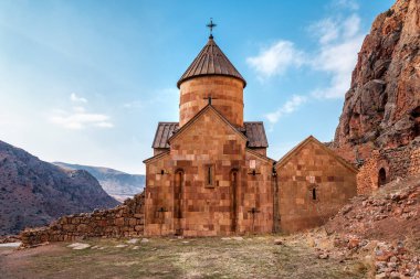 Günışığında eski Noravank Manastırı, Ermenistan 'ın Vayots Dzor ilinde yer almaktadır.