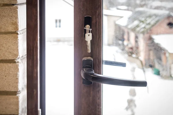 Açılmış Plastik Pcv Kapı Anahtarların Tutacağı — Stok fotoğraf