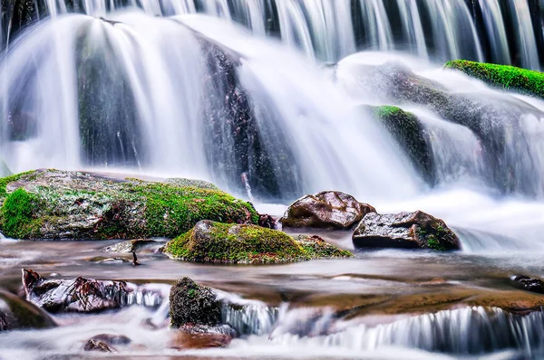 Wet Stones Small Cascading Waterfall — Stock Photo, Image