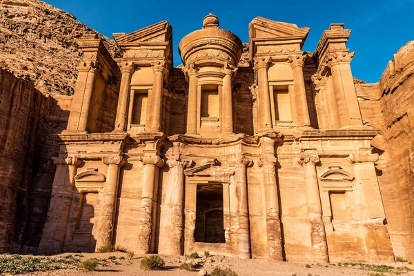 Petra Jordania Deir Edificio Monumental Del Monasterio Tallado Roca Antigua — Foto de Stock