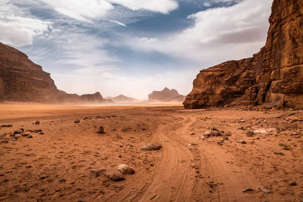 Wind Doet Stof Opwaaien Wadi Rum Sahara Arabische Woestijn — Stockfoto