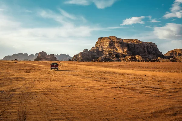 Woestijnsafari Offroad Voertuig Unesco Werelderfgoedlocatie Wadi Rum Sahara Woestijn Jordanië — Stockfoto