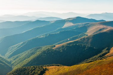 Sabah Carpathian sıradağları. Güzel manzara