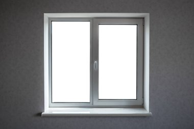 Arkaplan olarak duvarda izole bir parça bulunan plastik beyaz pencere