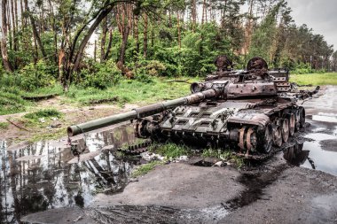 Yanmış Rus tankı enkazı. Ukrayna. Ukrayna 'da Savaş