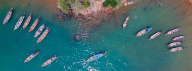Köylülerin balıkçı tekneleri Koh Lanta, Krabi Eyaleti, Tayland 'a demirledi..