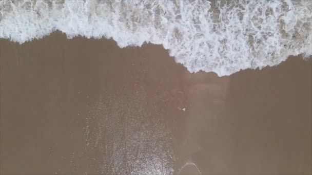 Långsam Video Havsvågor Och Vacker Sandstrand Koh Lanta Krabi Provinsen — Stockvideo