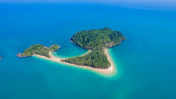 stock image Islands in the Andaman Sea and beautiful beaches of Koh Kamtok, Ranong Province, southern Thailand, Asia