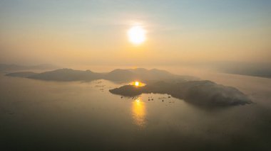  Yor Adası veya Koh Yor Songkhla Eyaleti, Tayland, Asya 'da gün doğumu manzarası