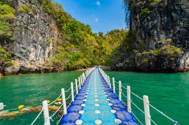 Hong Adası 'nda yüzen bir köprü, Krabi Eyaleti, Tayland, Asya