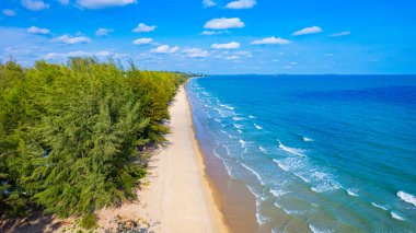 Rayong Denizi, Mae Lamphueng Sahili, Tayland 'ın doğu bölgesinde yer alır..