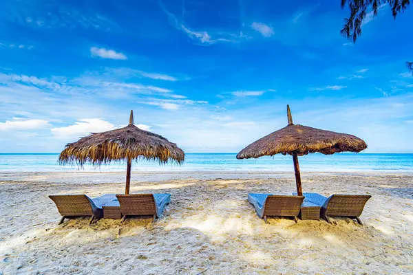 Lanta Adası veya Koh Lanta, Krabi Eyaleti, Tayland, Asya 'da turistler için Bambu köşkü