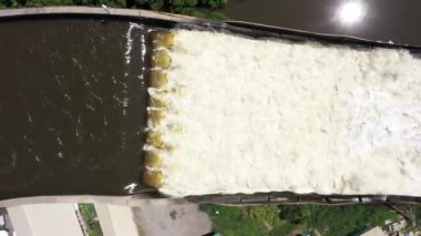 Yağmur mevsiminde kanallardan denize su akışını hızlandırarak şehirde sel baskınını önleyin.