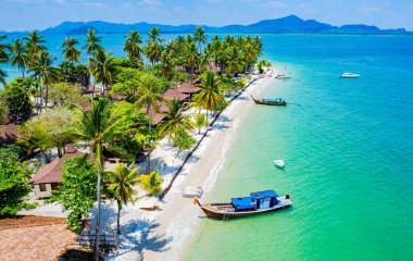 Güzel beyaz kumsal ve kristal berrak su Koh Muk, Andaman Denizi, Trang Eyaleti, Güney Tayland, Asya