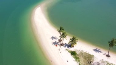 Yao Yai Adası veya Koh Yao Yai, Andaman Denizi, Phang Nga Eyaleti, Tayland, Asya 'daki kumlu sahil ve deniz manzarası